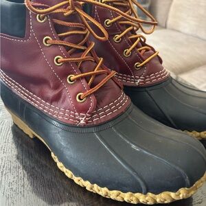 L.L. Bean Burgundy and Black Women’s Winter Boots run big size 10!